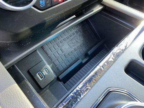 Used 2021 Ford Expedition XLT image 34