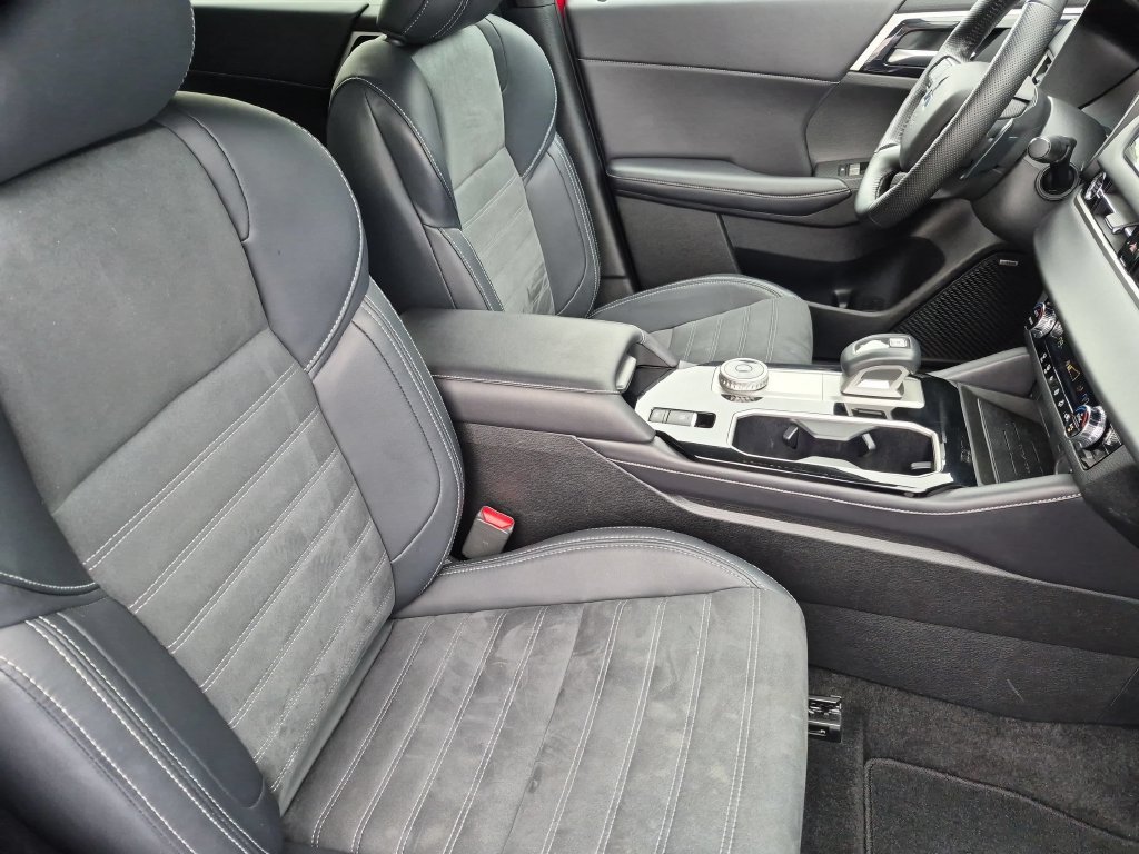 Used 2025 Mitsubishi Outlander SE AWD/4WD image 32