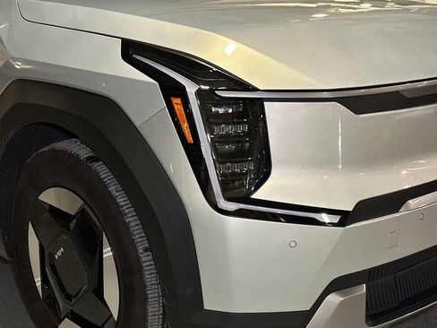 Certified 2024 Kia EV9 Light Long Range image 14