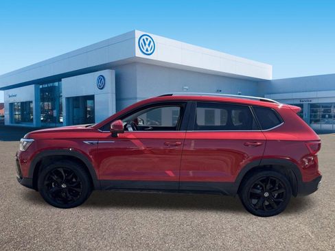 Used 2023 Volkswagen Taos SE w/ Panoramic Sunroof Package AWD/4WD image 4