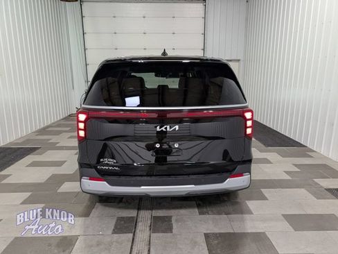 Used 2026 Kia Carnival FWD image 3