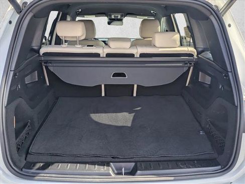 Used 2025 Mercedes-Benz GLB 250 4MATIC image 6