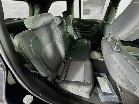 New 2026 Jeep Grand Cherokee Laredo AWD/4WD image 31
