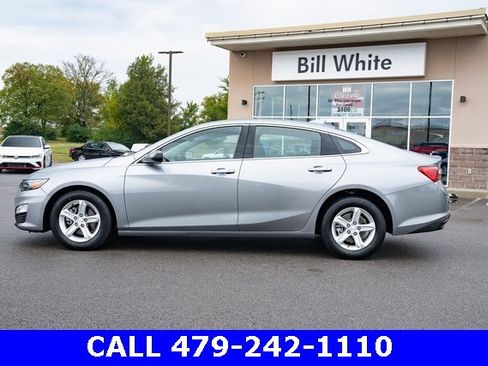 Used 2024 Chevrolet Malibu LT image 3