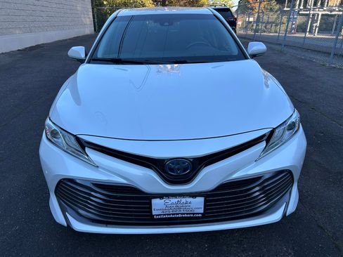 Used 2018 Toyota Camry XLE image 2