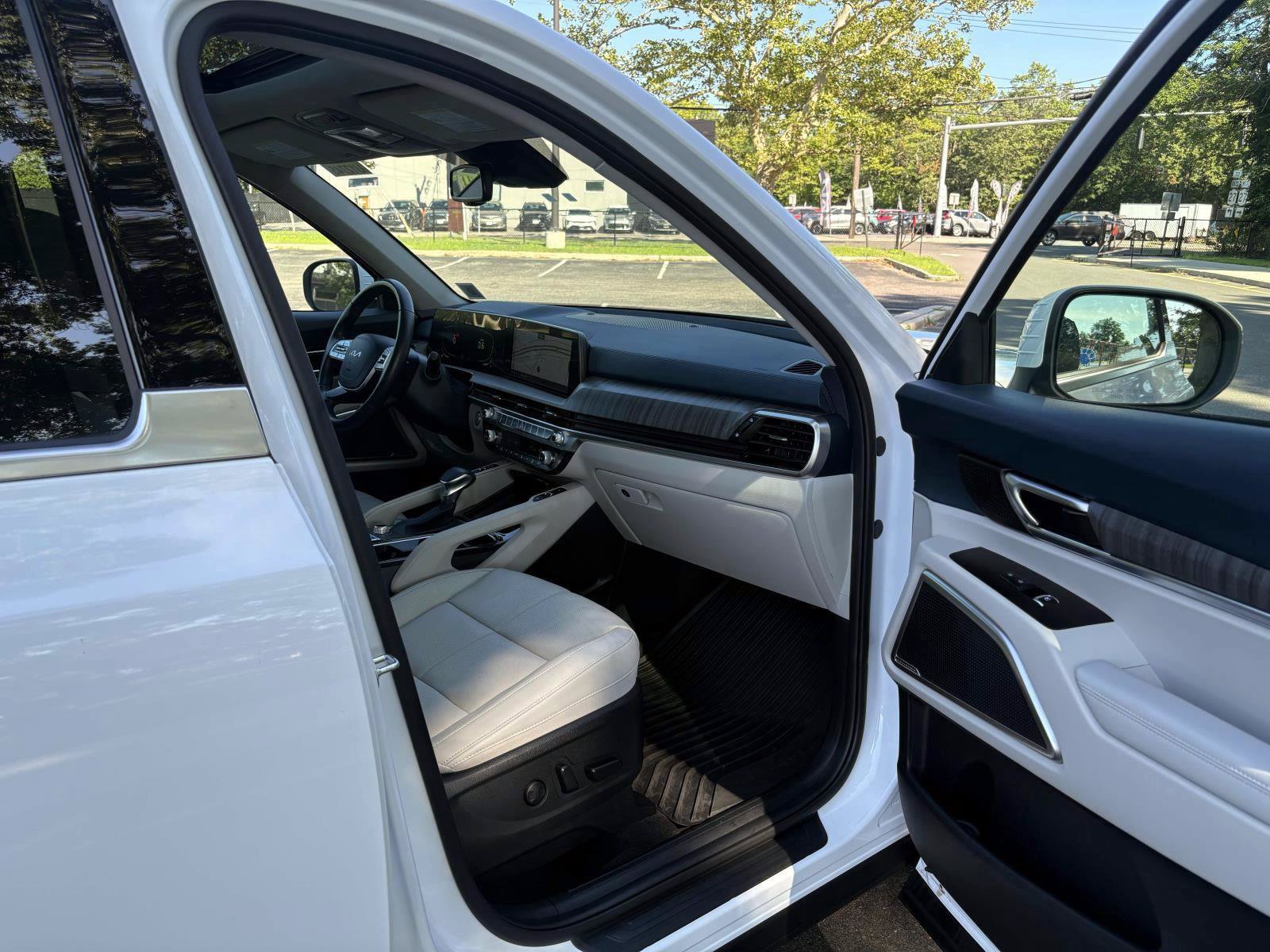 Certified 2025 Kia Telluride EX w/ EX Captain's Chair Package AWD/4WD image 22
