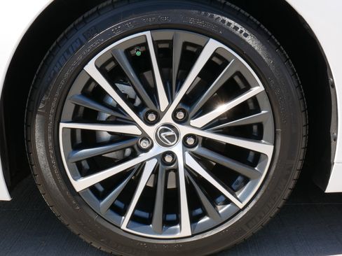 Certified 2025 Lexus ES 300h w/ Premium Package FWD image 23