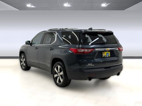 Used 2018 Chevrolet Traverse LT FWD image 2