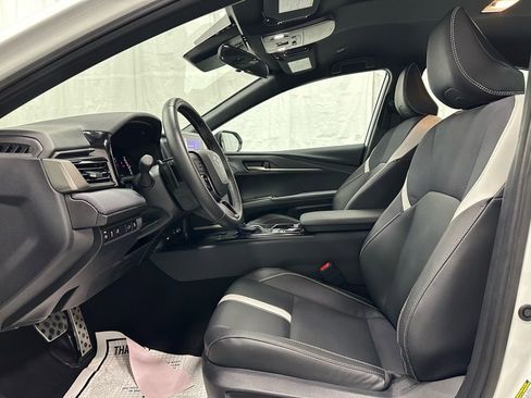 Used 2025 Toyota Camry SE image 14