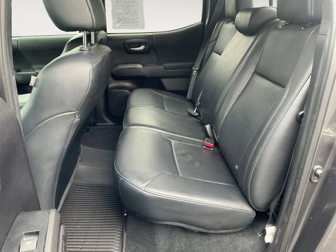 Used 2020 Toyota Tacoma TRD Off-Road AWD/4WD image 13