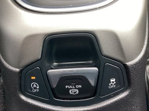 Used 2019 Jeep Compass Latitude w/ Cold Weather Group image 21