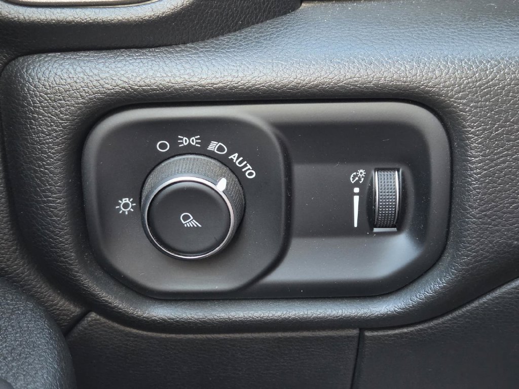 Used 2021 RAM 2500 Tradesman w/ Chrome Appearance Group AWD/4WD image 16