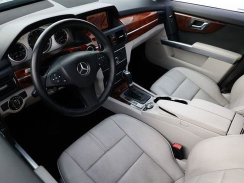 Used 2010 Mercedes-Benz GLK 350 2WD w/ Multimedia Pkg image 6