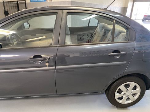 Used 2010 Hyundai Accent GLS FWD image 12