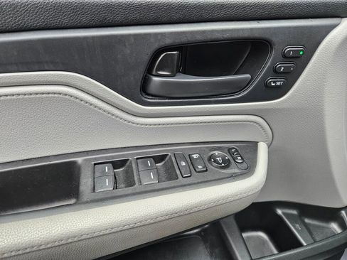 Used 2018 Honda Odyssey EX-L image 16