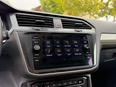 Used 2018 Volkswagen Tiguan SE AWD/4WD image 59