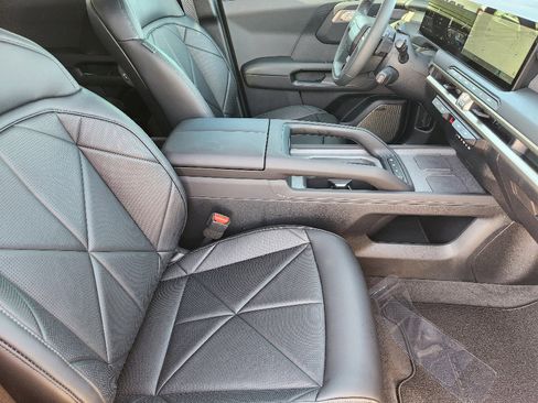 New 2027 Kia Telluride SX w/ Towing Package image 10