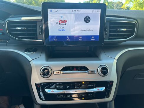 Used 2022 Ford Explorer XLT w/ Equipment Group 202A image 12