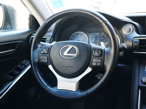 Used 2019 Lexus IS 300 image 17
