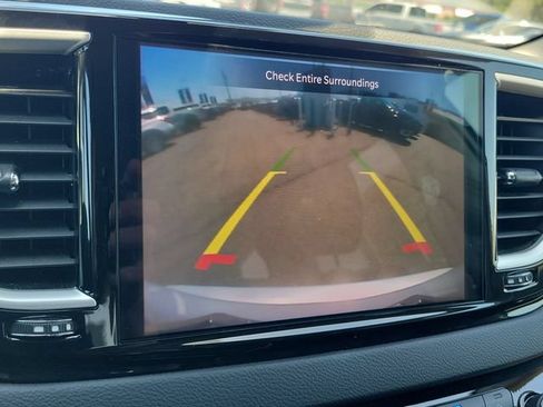 Used 2024 Chrysler Pacifica Touring-L FWD image 23