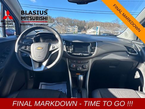 Used 2022 Chevrolet Trax LT w/ LT Convenience Package image 26