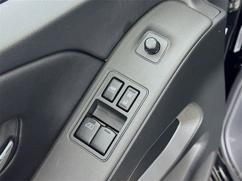 Used 2025 Nissan Frontier SV image 20