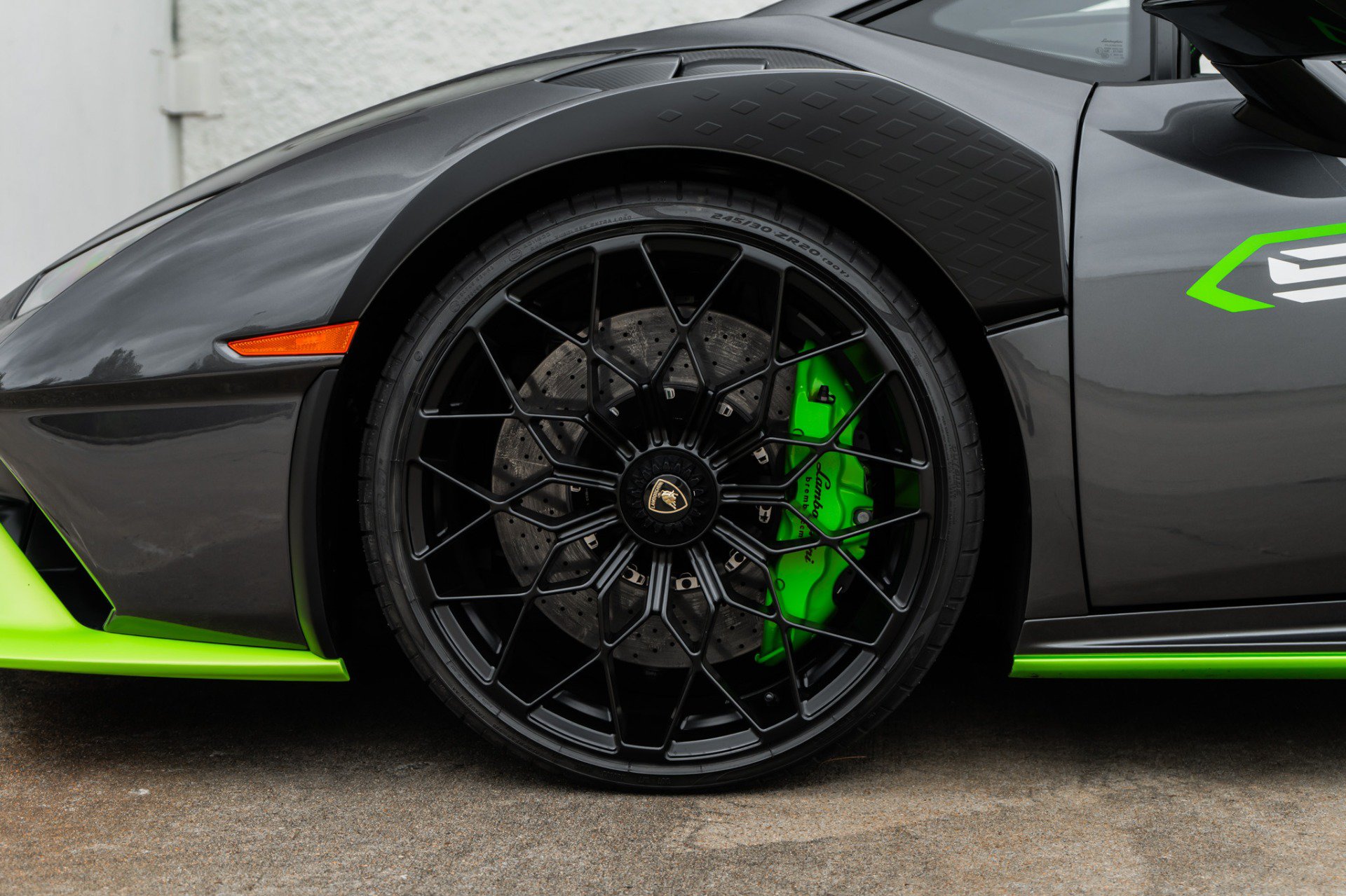 Used 2021 Lamborghini Huracan STO RWD image 32