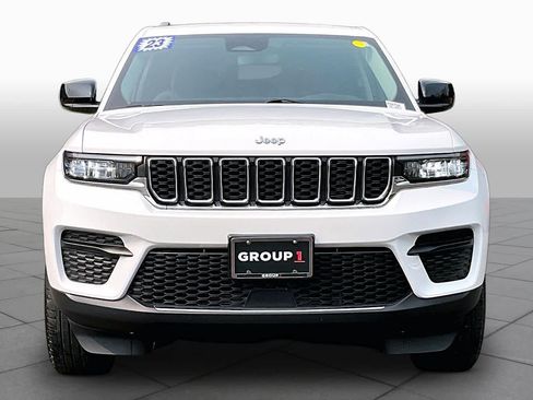 Used 2023 Jeep Grand Cherokee Laredo AWD/4WD image 4