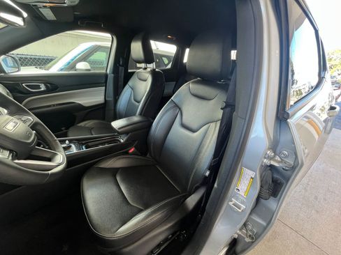 Used 2025 Jeep Compass Limited image 37