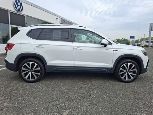 Used 2023 Volkswagen Taos SE w/ Panoramic Sunroof Package AWD/4WD image 7