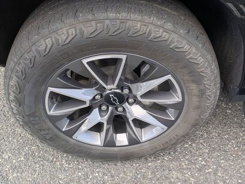 Used 2023 Chevrolet Suburban Z71 w/ Luxury Package image 28