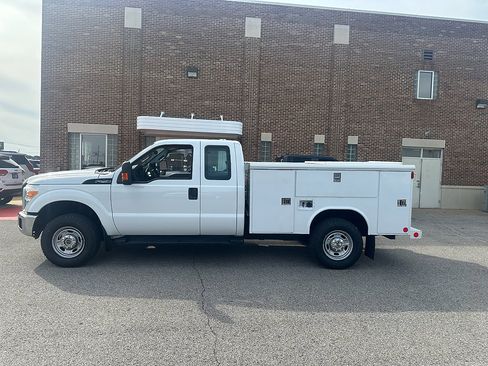 Used 2015 Ford F250 XL w/ Power Equipment Group AWD/4WD image 4