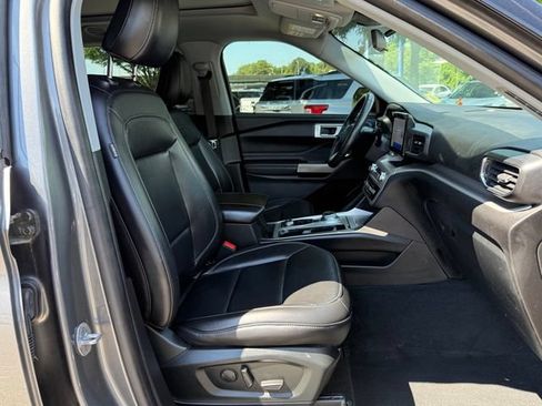 Used 2022 Ford Explorer XLT w/ Equipment Group 202A AWD/4WD image 34