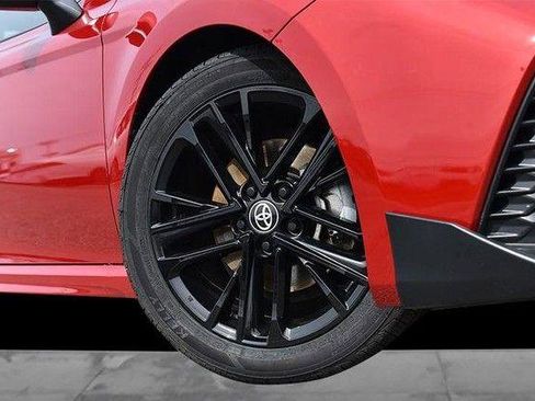 Used 2025 Toyota Camry SE image 3