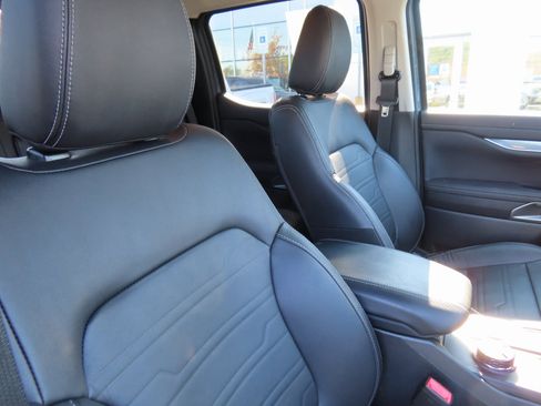 Used 2025 Ford Ranger Lariat w/ FX4 Off-Road Package image 30