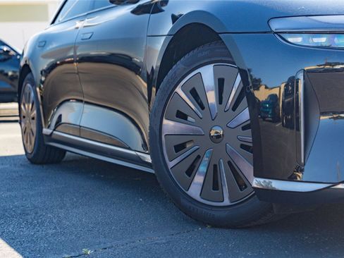 Used 2025 Lucid Air Touring image 2