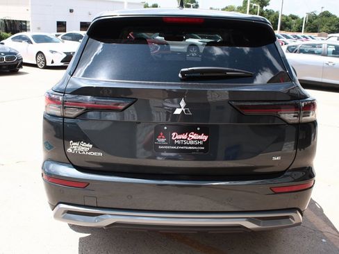 New 2025 Mitsubishi Outlander SE image 10
