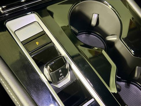 Used 2024 Volkswagen Atlas SE image 25