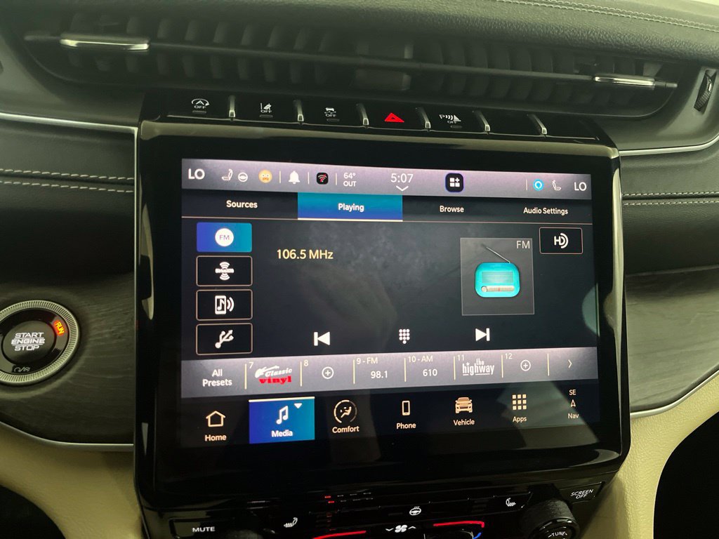 Used 2024 Jeep Grand Cherokee L Limited AWD/4WD image 71