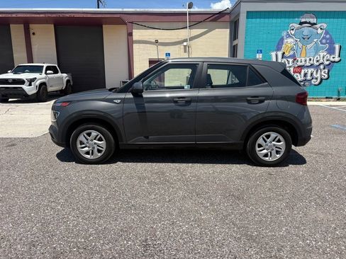 Used 2025 Hyundai Venue SE FWD image 6