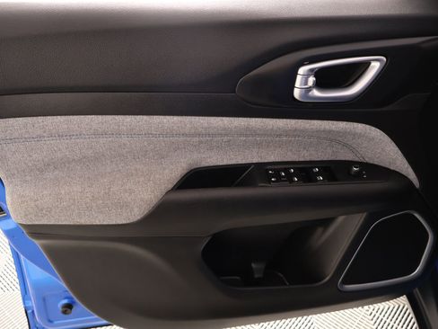 Used 2024 Jeep Compass Sport image 14