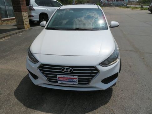 Used 2020 Hyundai Accent SE FWD image 2