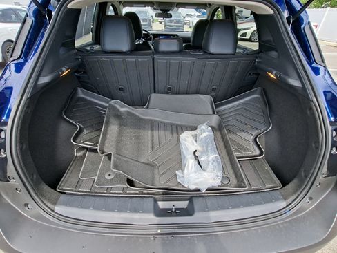Used 2025 Nissan Kicks SR FWD image 21