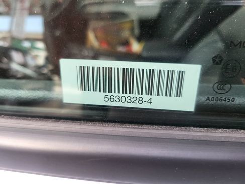 Used 2025 Jeep Compass Latitude w/ Sun & Sound Group AWD/4WD image 4
