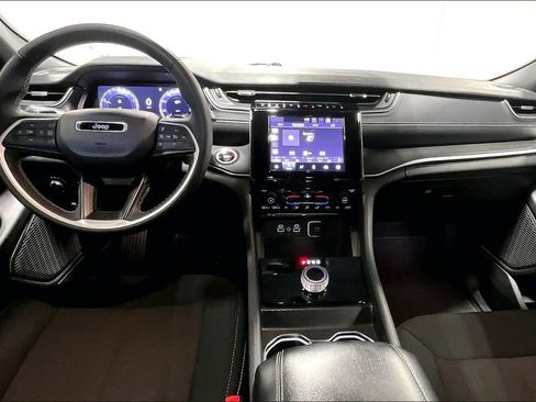 Used 2024 Jeep Grand Cherokee Laredo w/ Trailer Tow Package image 18