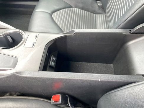 Used 2021 Toyota Camry SE image 12