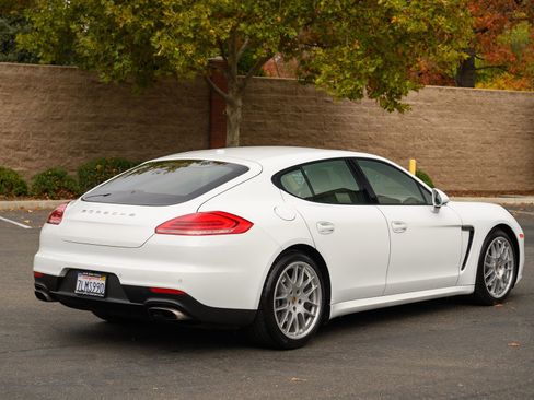 Used 2015 Porsche Panamera 4 image 7