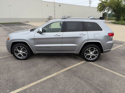 Used 2019 Jeep Grand Cherokee Overland RWD image 3
