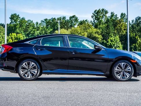 Used 2018 Honda Civic EX-T image 4
