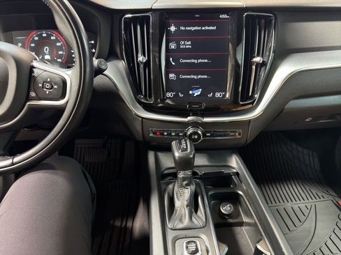 Used 2018 Volvo XC60 T5 Momentum image 12